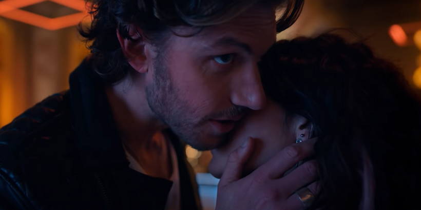 Sex/Life  - zwiastun gorącego serialu Netflixa. Czy możemy spodziewać się miłosnego trójkąta?
